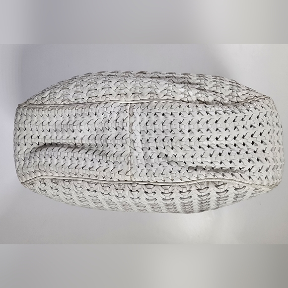 Christian Dior shoulder hobo. Ext shows signs of wear. Suede int nds cleaning - Picture 8 of 16